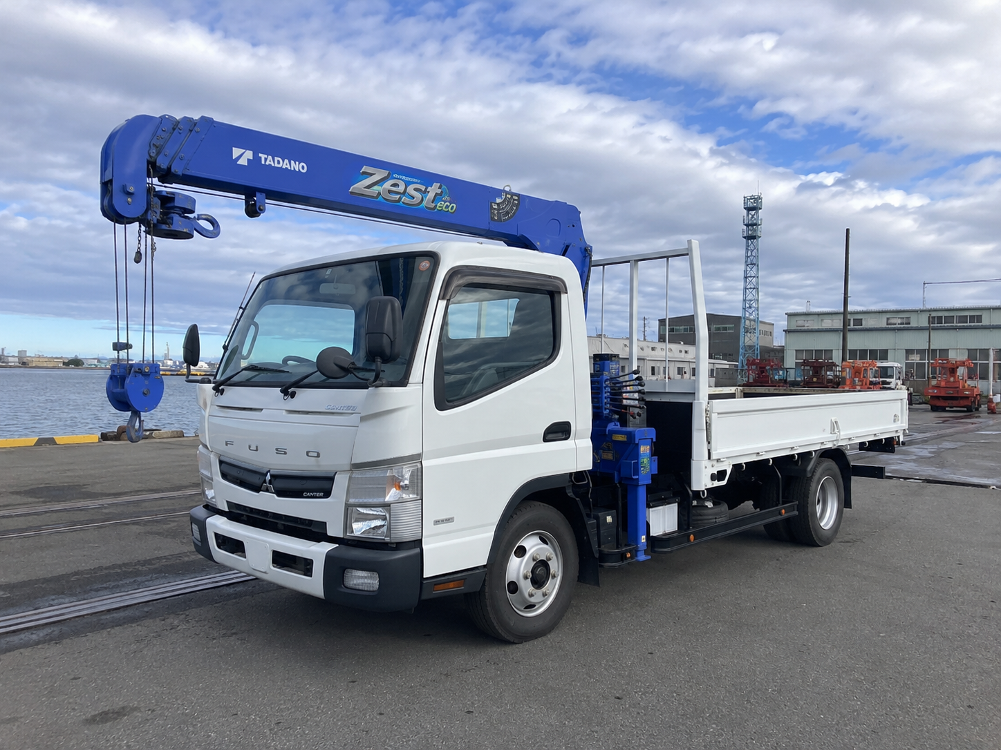 Mitsubishi Fuso Canter + Tadano Crane